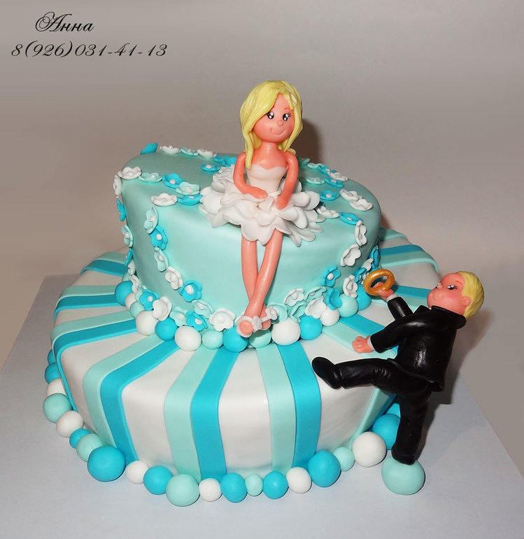 Падающий свадебный торт