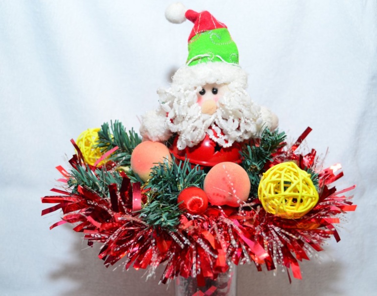 А это первые букеты из конфет:)