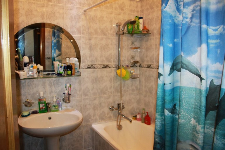 Продается 2х комнатная квартира около метро университет.