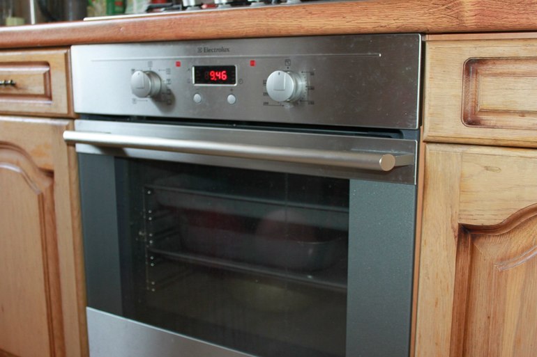 Продается 2х комнатная квартира около метро университет.