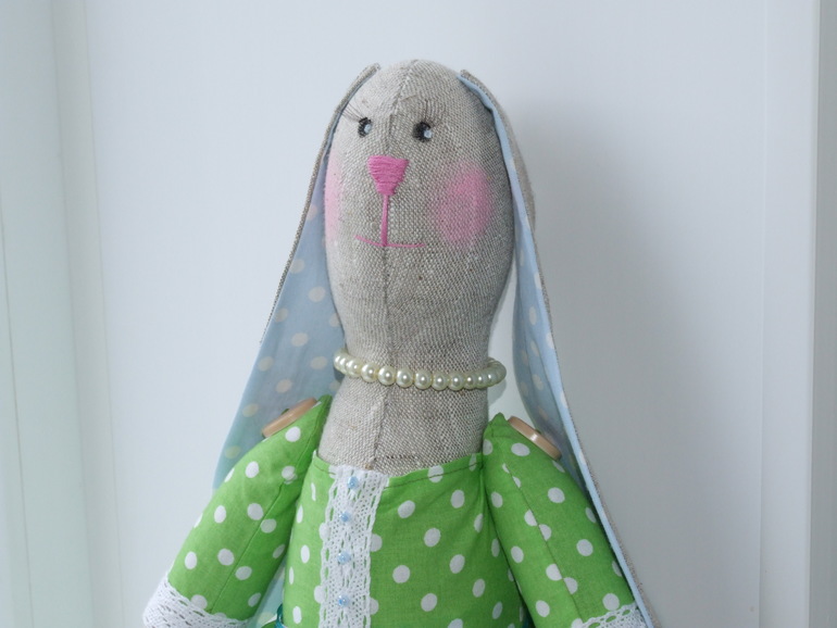 Бабушка, рядышком с внученькой)