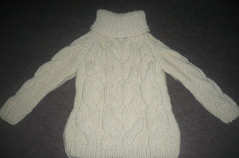 Свитерок для малышки, связан на заказ.