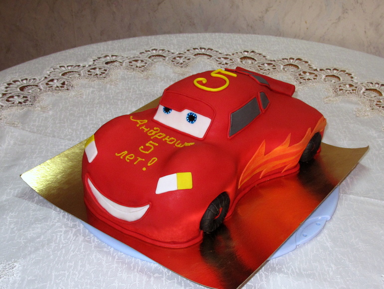 Мой первый Макквин. И начинка молочная девочка (тоже впервые делала) с Маскарпоне, сгущенкой, сливками