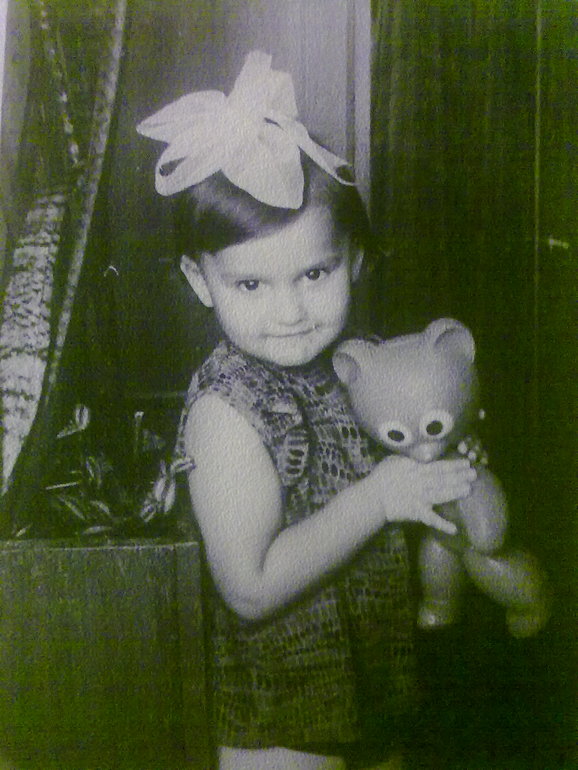 Девочки ,не теряйте-это я в далёкой юности!