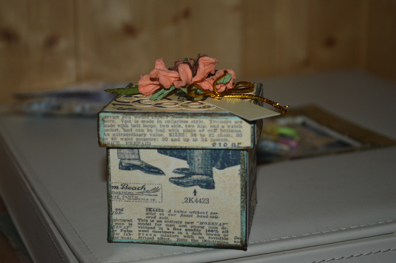 Первый опыт коробочек: новогодняя и какая-то)