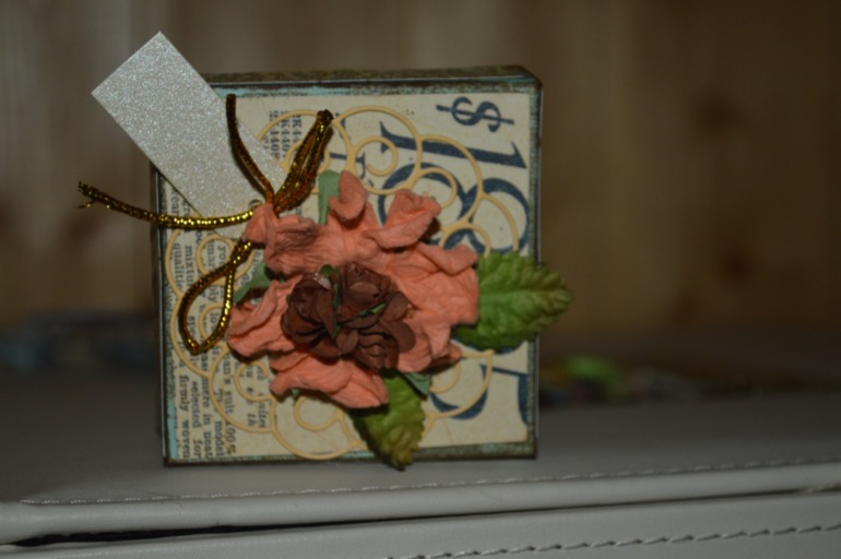 Первый опыт коробочек: новогодняя и какая-то)