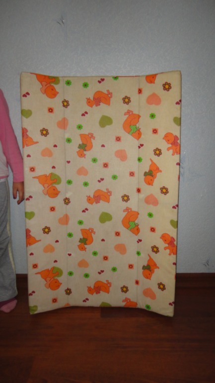 для детишек пеленальная доска, горка для купания, поводок и прыгунки