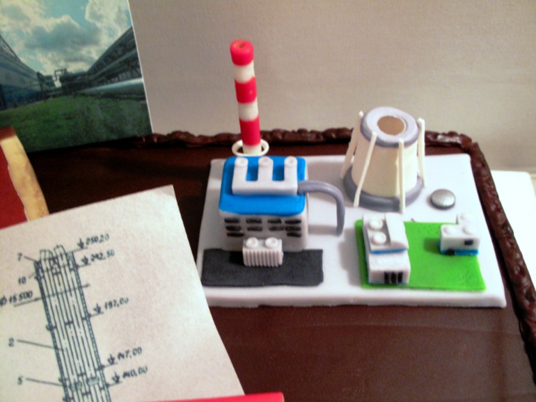 Не кочегары мы, не плотники...