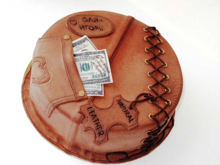 Кожаный тортик на кожаную свадьбу