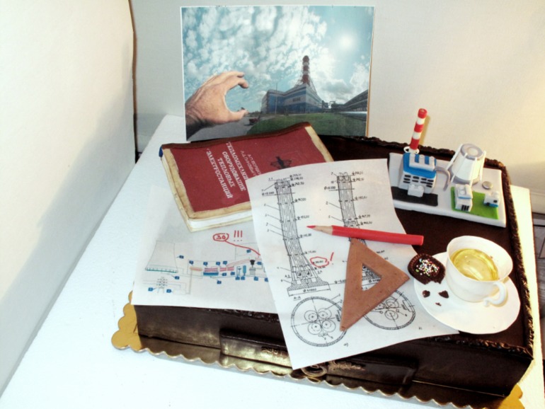 Не кочегары мы, не плотники...