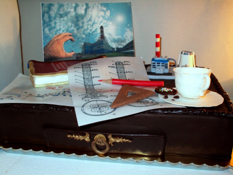 Не кочегары мы, не плотники...