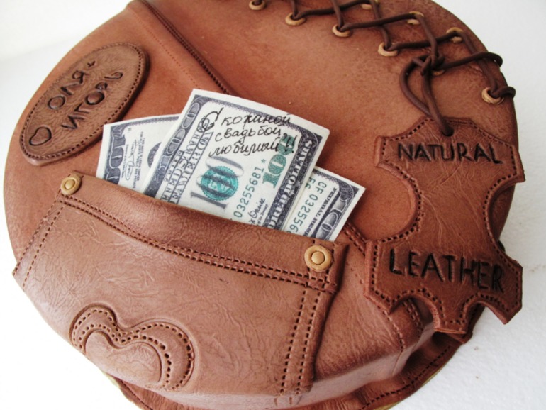 Кожаный тортик на кожаную свадьбу