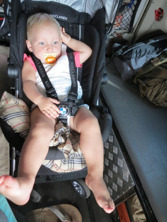 продам коляску Maclaren BMW черная б.у с мая с бампером та же обмен можно предложить .