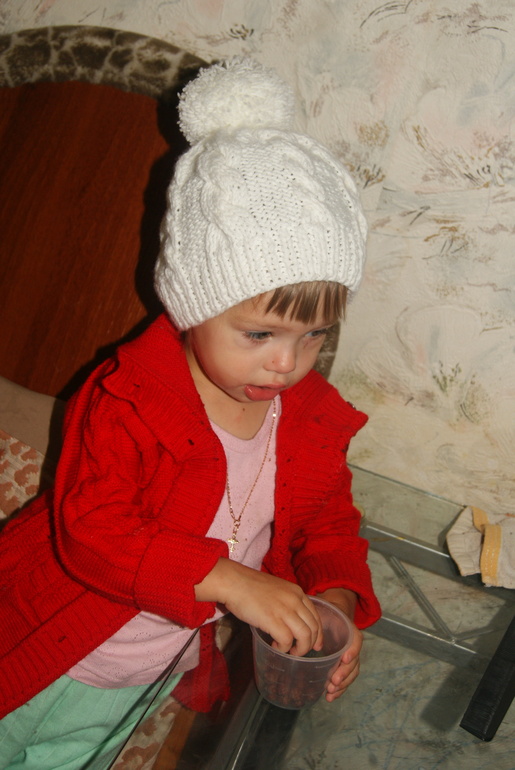 Первая шапка спицами