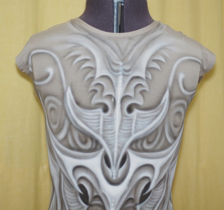 пара футболок и авоська