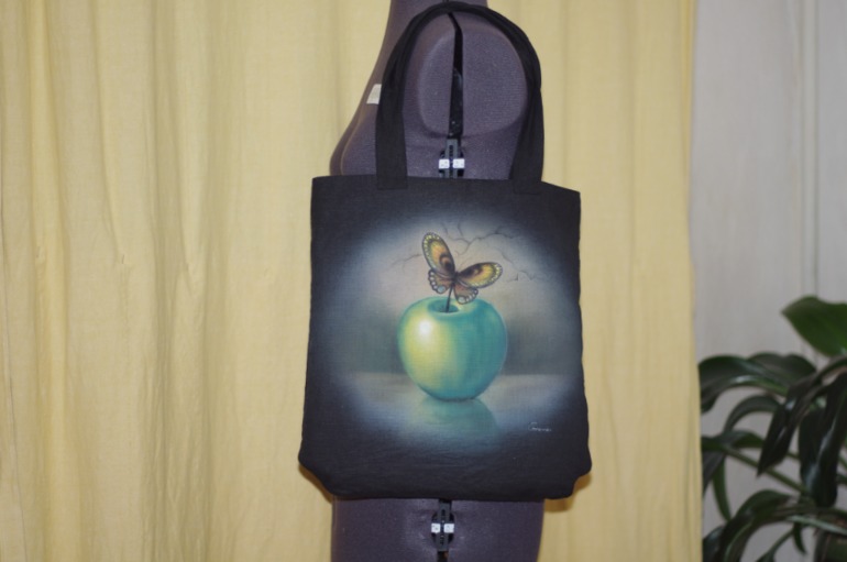 пара футболок и авоська