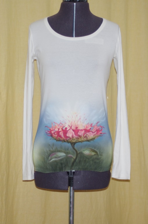 пара футболок и авоська