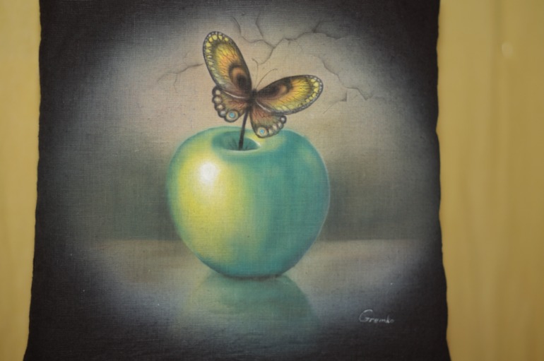 пара футболок и авоська