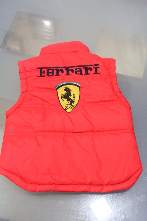 Жилетка красная Farrari  размер 12-18 мес НОВАЯ