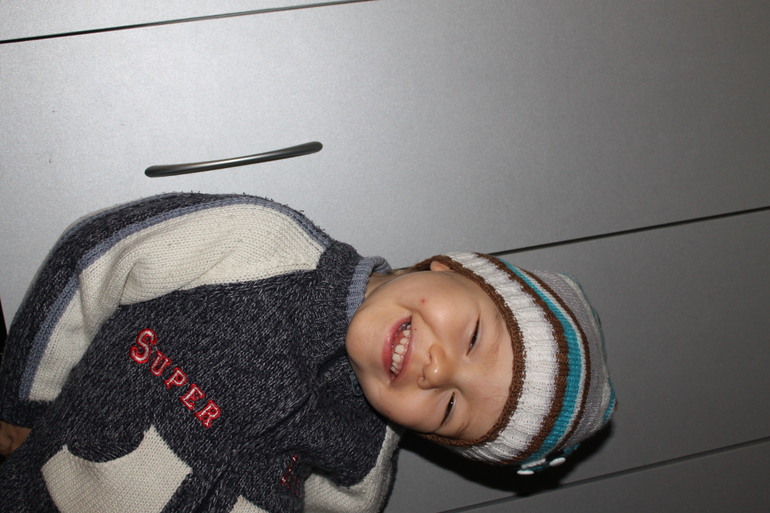 Мой Арсюша с обновкой))))