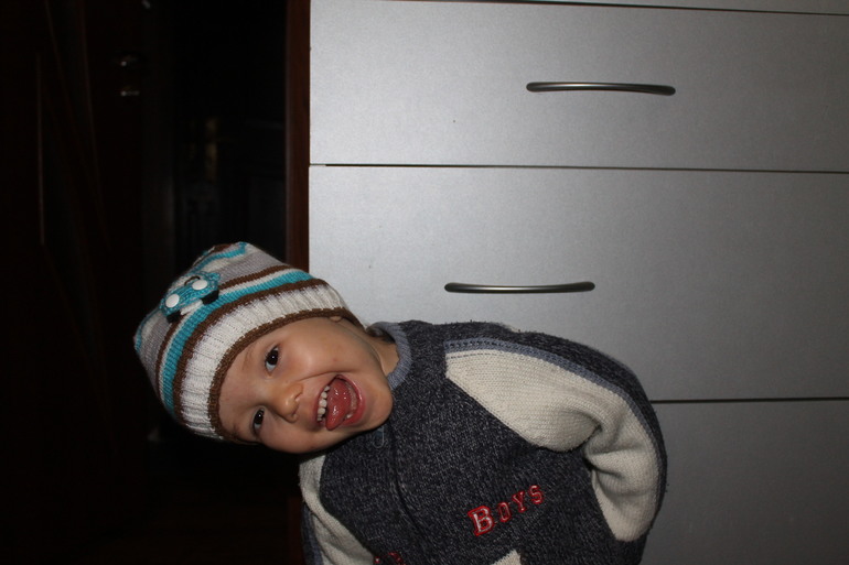 Мой Арсюша с обновкой))))