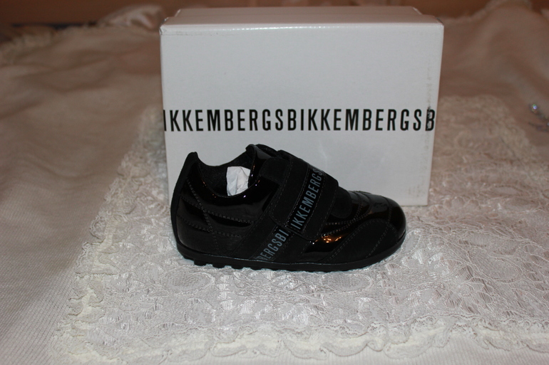 BIKKI  р-р 25 .   по стелечке 16 см. цена 2600.оригинал