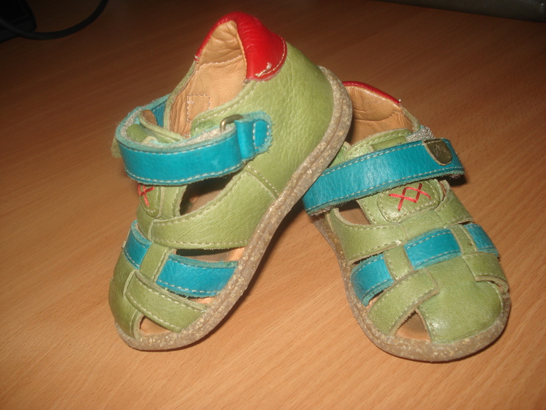 Обувь для мальчика. Б/У в хорошем состоянии. размеры 18-22.