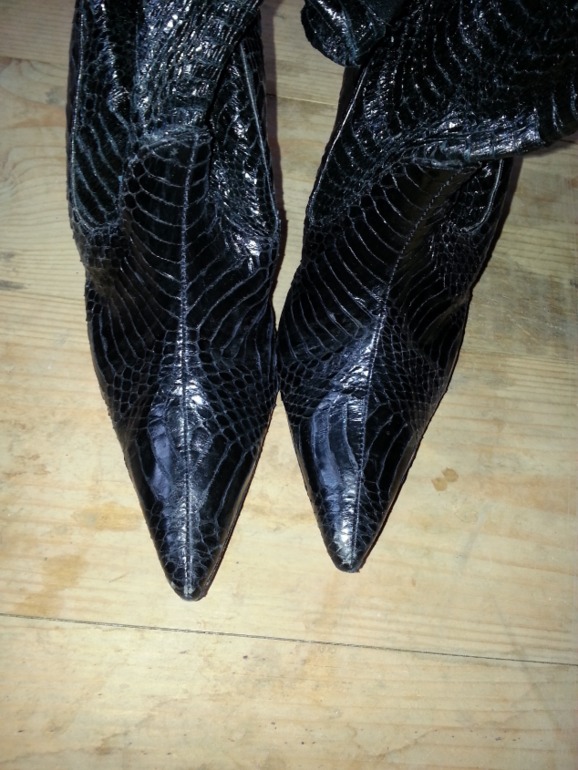 Распродажа брендовой обуви! Сапоги, босоножки и туфли Прада, Маноло Б., Фенди, Лабутен, Дольче и т.д. Все Made in Italy! Не дорого!