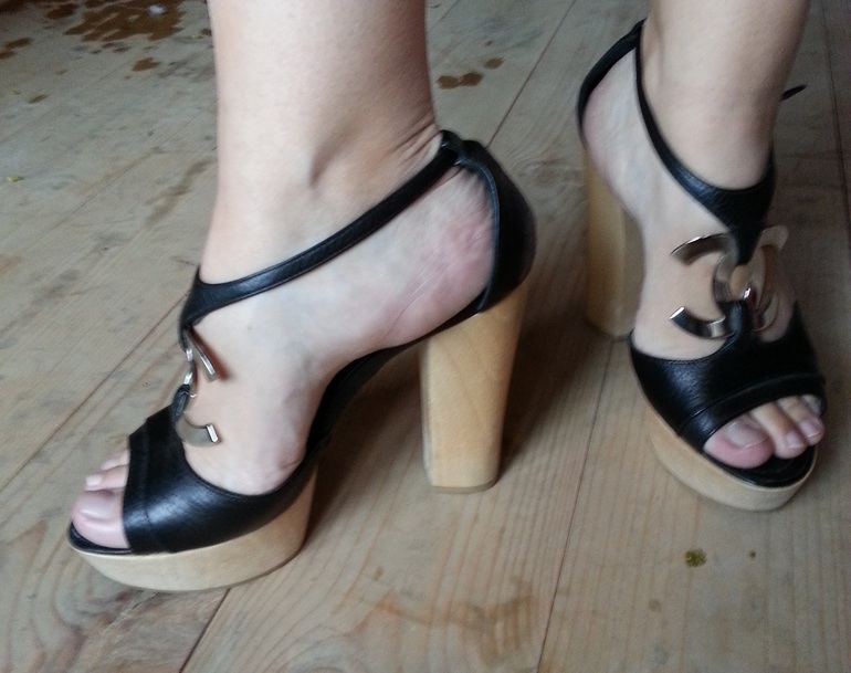 Распродажа брендовой обуви! Сапоги, босоножки и туфли Прада, Маноло Б., Фенди, Лабутен, Дольче и т.д. Все Made in Italy! Не дорого!