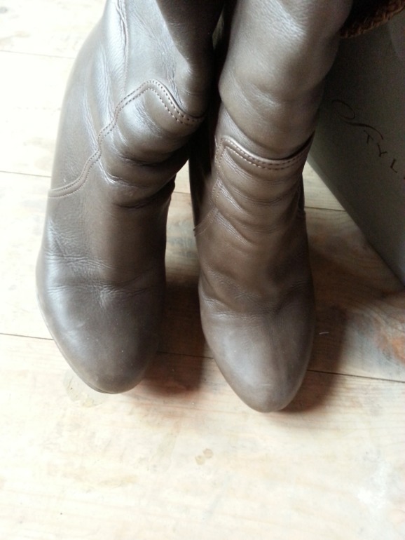 Распродажа брендовой обуви! Сапоги, босоножки и туфли Прада, Маноло Б., Фенди, Лабутен, Дольче и т.д. Все Made in Italy! Не дорого!