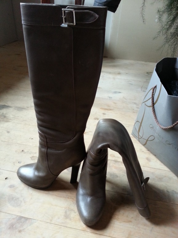 Распродажа брендовой обуви! Сапоги, босоножки и туфли Прада, Маноло Б., Фенди, Лабутен, Дольче и т.д. Все Made in Italy! Не дорого!