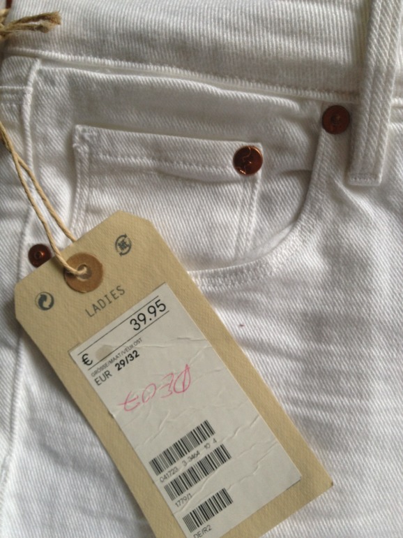 Джинсы новые по 900руб