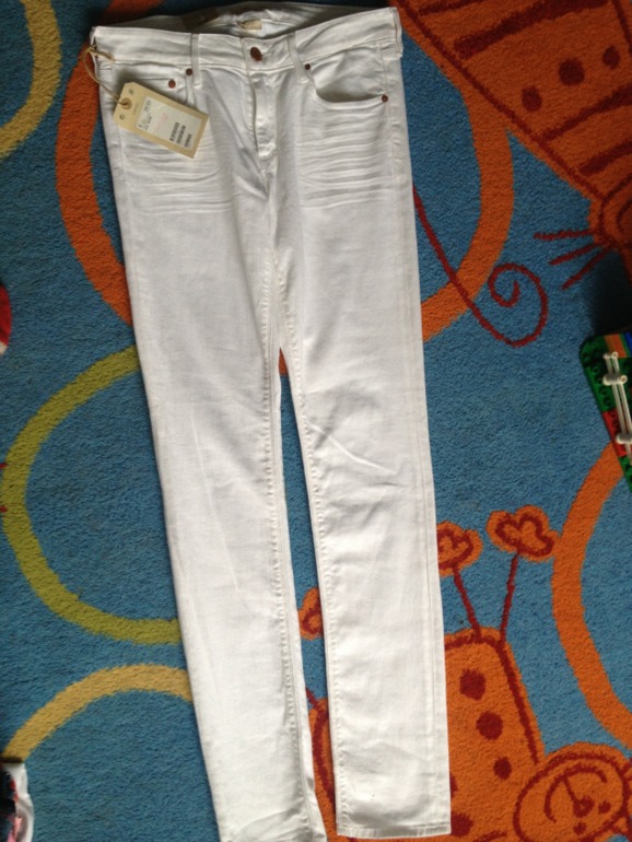 Джинсы новые по 900руб