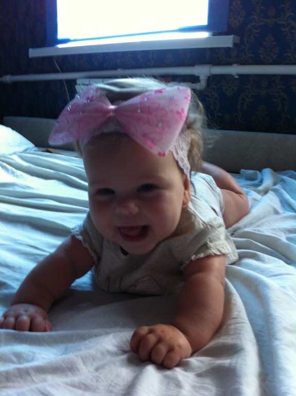 ПЕРВЫЙ ЗУБИК)))