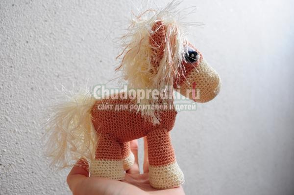 Схемки коней к новому году!