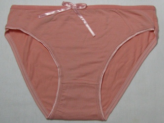 Огромный ассортимент текстиля начиная от шикарных трусиков из бамбука и заканчивая разнообразными покрывалами, пледами, полотенцами, халатиками, подушками, одеялами