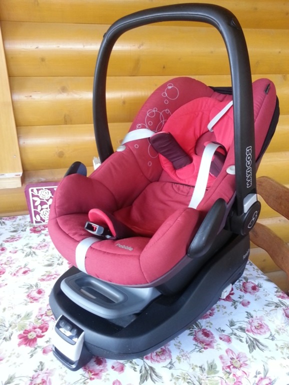 Продаю 2 автокресла Maxi-Cosi Pebble с базами Family Fix (б/у)