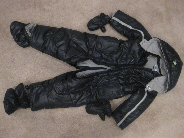 Продам комбинезоны и куртки б/у