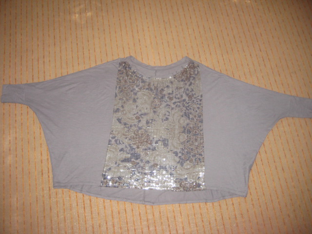 Пристрою итальянскую блузочку размер единыый 54-60 . Цена 1900руб.