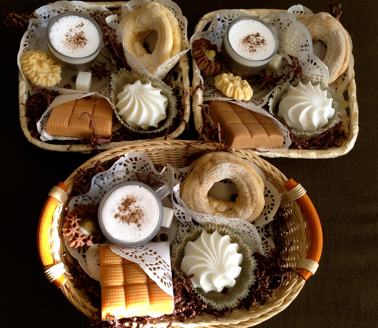 Сладкоежкам.