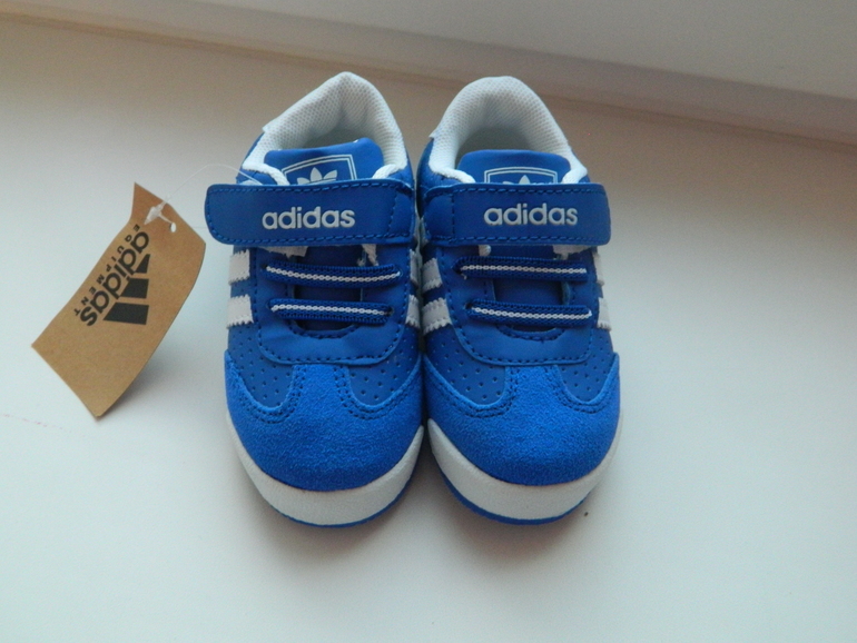 Кроссовки новые adidas