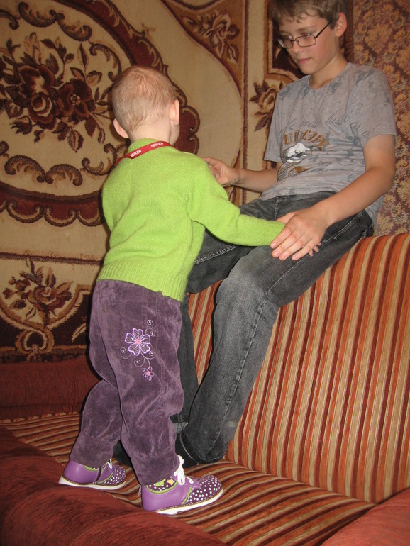 ...И НА НАШЕЙ УЛИЦЕ ТЕПЕРЬ ПРАЗДНИК...