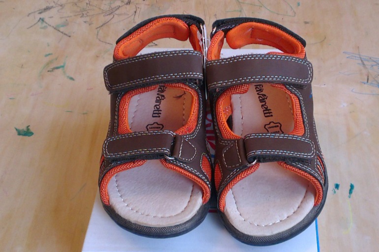 Продам новую обувь для мальчика 25-28 размеры (добавила)