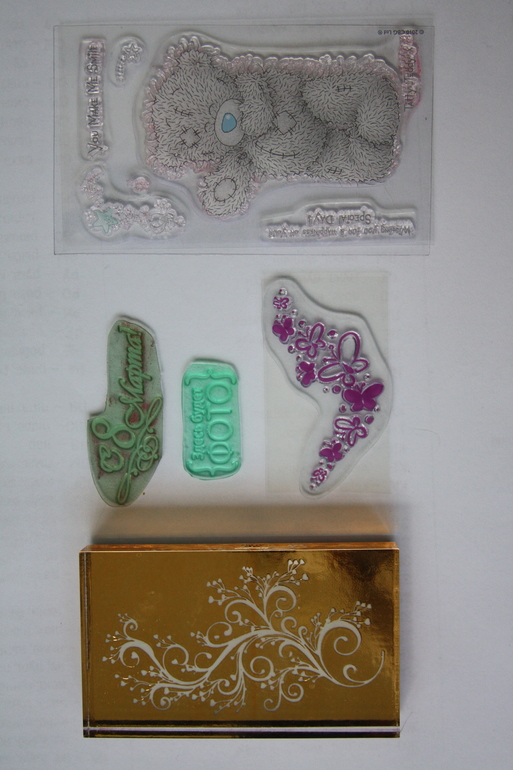 Пуговицы, салфетки, дырокольные вырубки, ленты, кружево,заготовка для открытки.