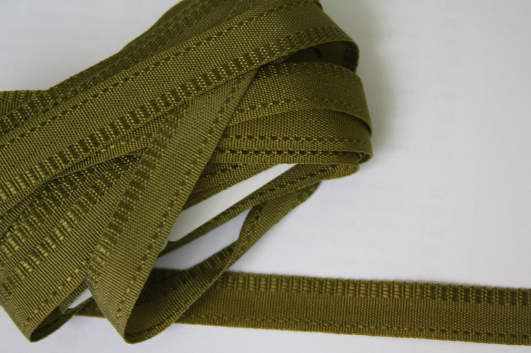 Пуговицы, салфетки, дырокольные вырубки, ленты, кружево,заготовка для открытки.