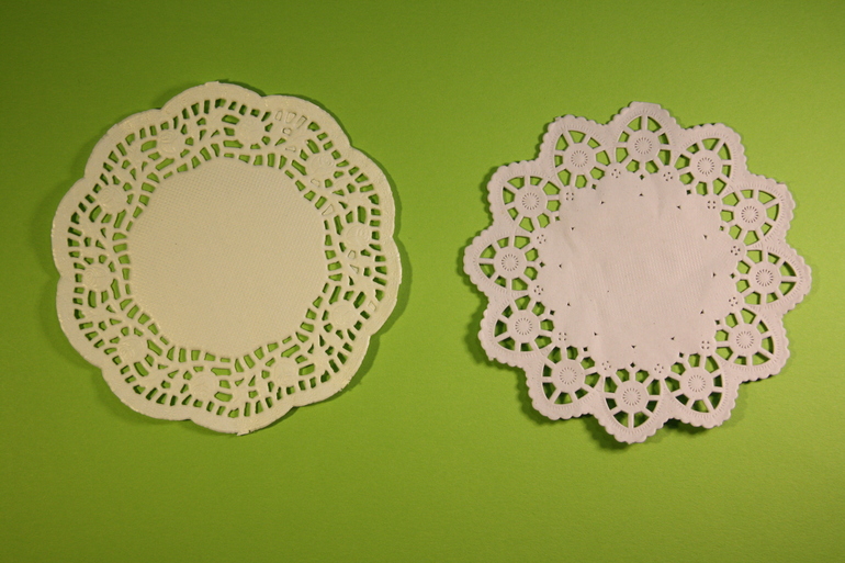 Пуговицы, салфетки, дырокольности, ленты, кружево,заготовка для открытки.