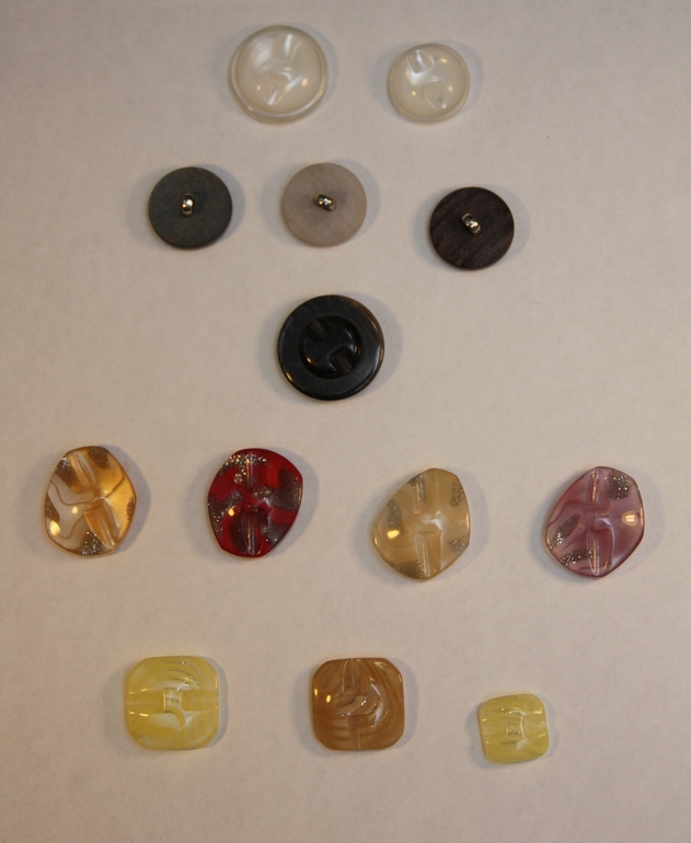 Пуговицы, салфетки, дырокольности, ленты, кружево,заготовка для открытки.