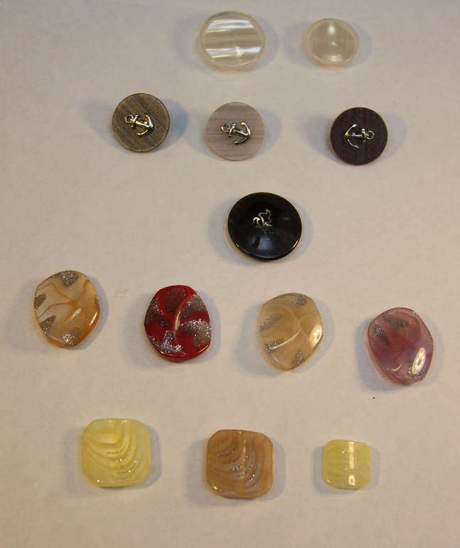 Пуговицы, салфетки, дырокольности, ленты, кружево,заготовка для открытки.