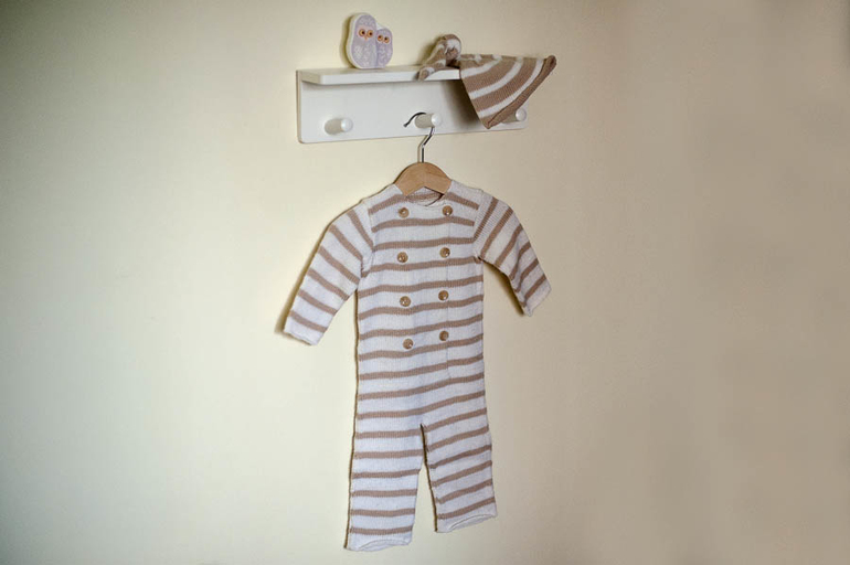 Вязаные комбинезон и шапочка 14.09.13