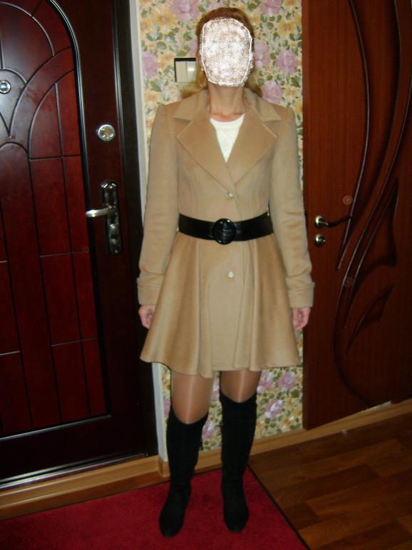 Пристраиваю пальто 46 размер.